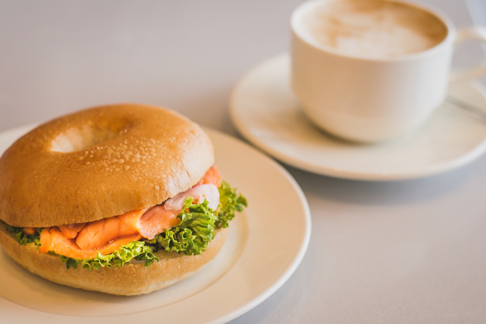 &More 时尚混合空间，白天是咖啡馆，夜晚转变为鸡尾酒吧，新山喜来登酒店。